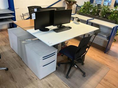 Overview picture of Office desk setup